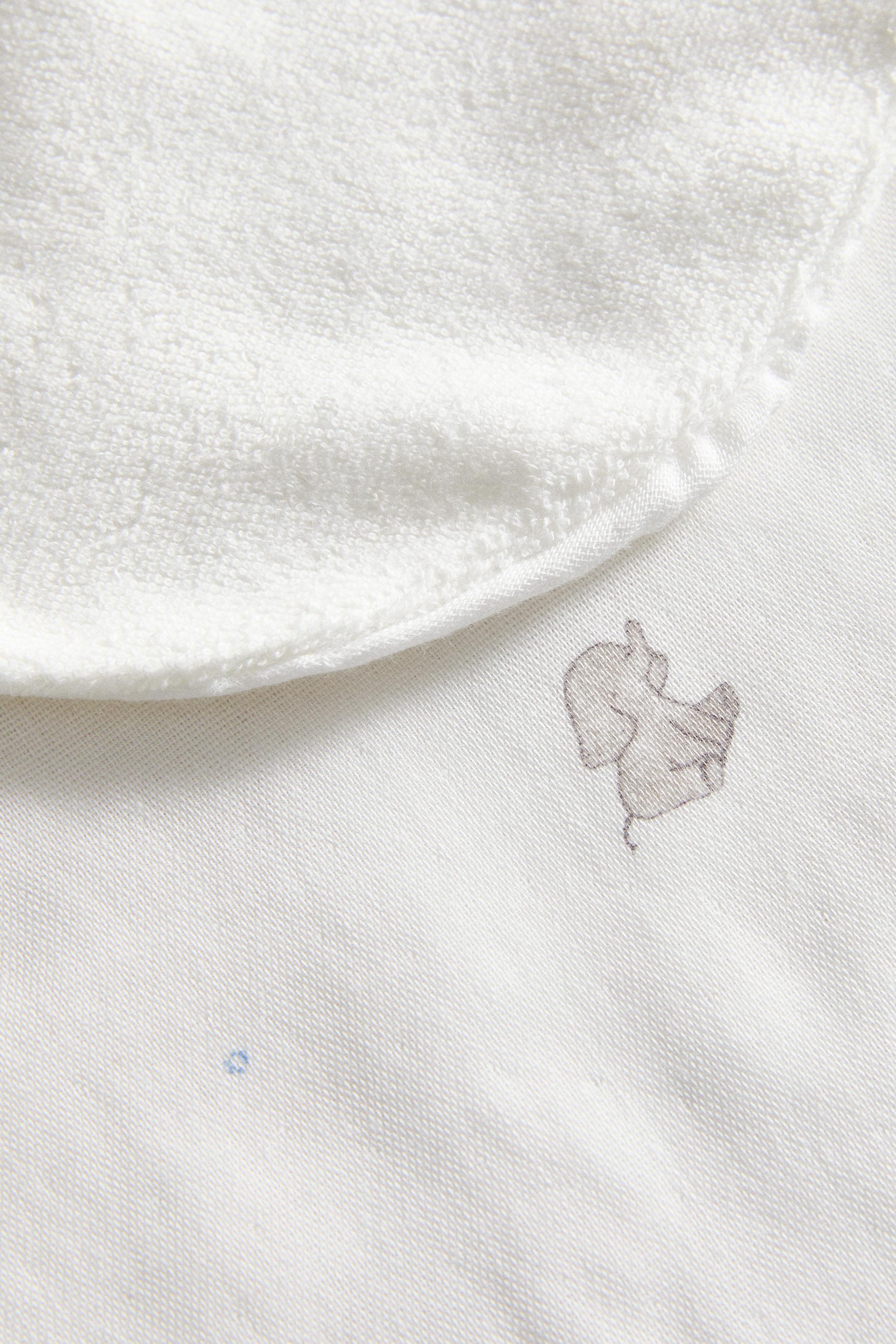 BABY SHOULDER BIB WITH ELEPHANTS